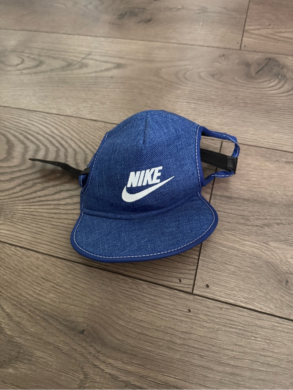 dog nike hat/bear hat